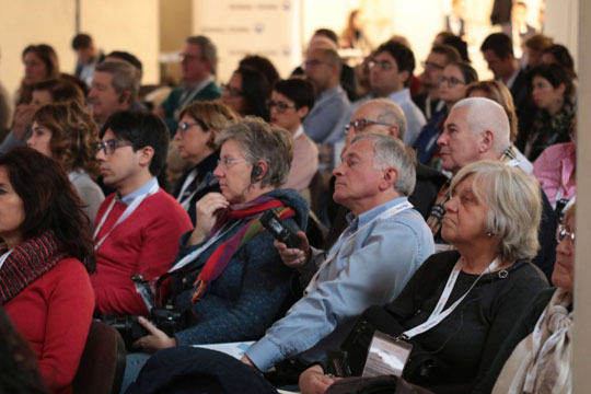 Mensen die aanwezig zijn aan de derde editie van het internationale Congres voor Religieuse Toerisme en Pelgrimtoerisme
