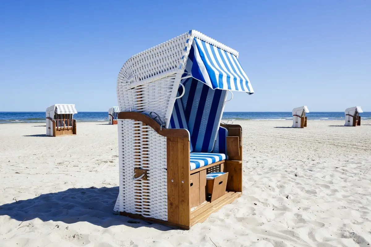 Stranden i Kołobrzeg i Polen ved Østersøen