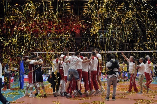 De Poolse volleybalploeg, met als coach de Belg Vital Heynen, is wereldkampioen !