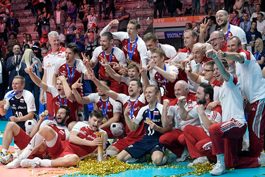 De Poolse volleybalploeg, met als coach de Belg Vital Heynen, is wereldkampioen !