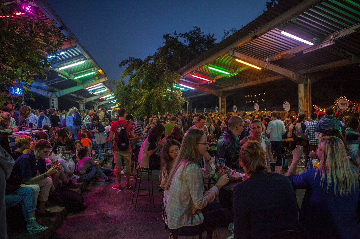 nachtmarkt in Warschau