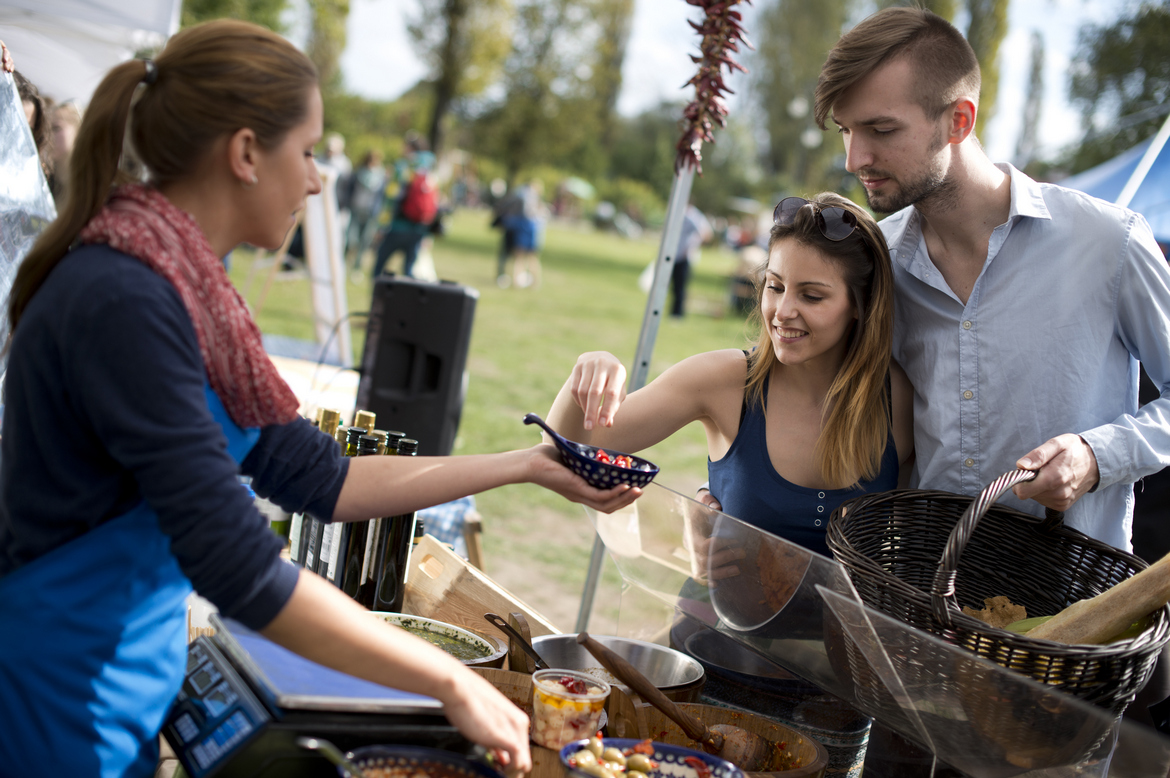 ontbijtmarkt in de wijk Wola - Warschau