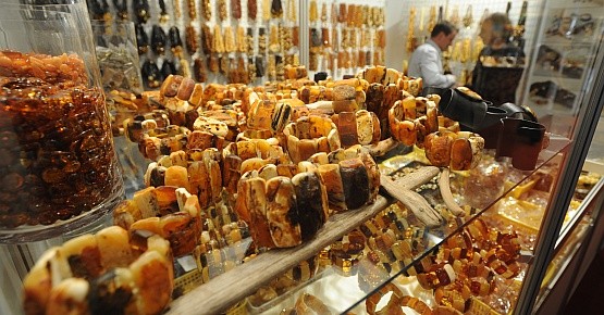 129801 Ulica Mariacka w Gdansku jest nazywana Bursztynowa Piata Aleja Wiekszosc