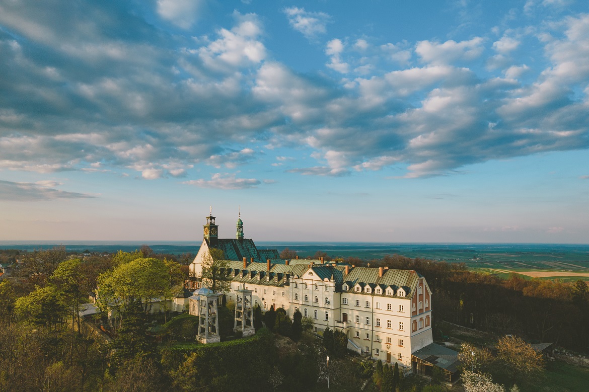 AdobeStock_507680562_Gora_Sw._Anny_klasztor.jpeg