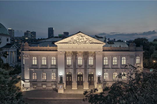 ZACHĘTA er et sted hvor den mest interessante kunsten fra det 20. og 21. århundret er utstilt