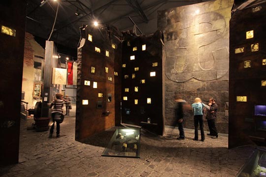 I fotsporene fra krigen (Pawiak, Ghetto, Museum of the Uprising, Museum of the Warsaw Uprising, Monumentet over den Lille Opprører)