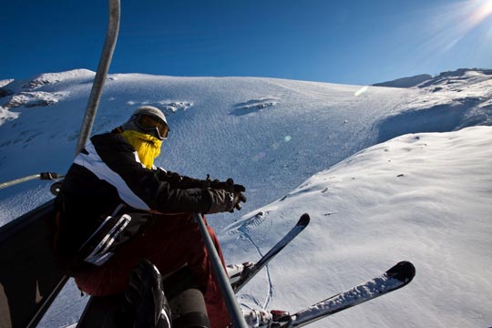 I full fart ned bakken…med ski på beina