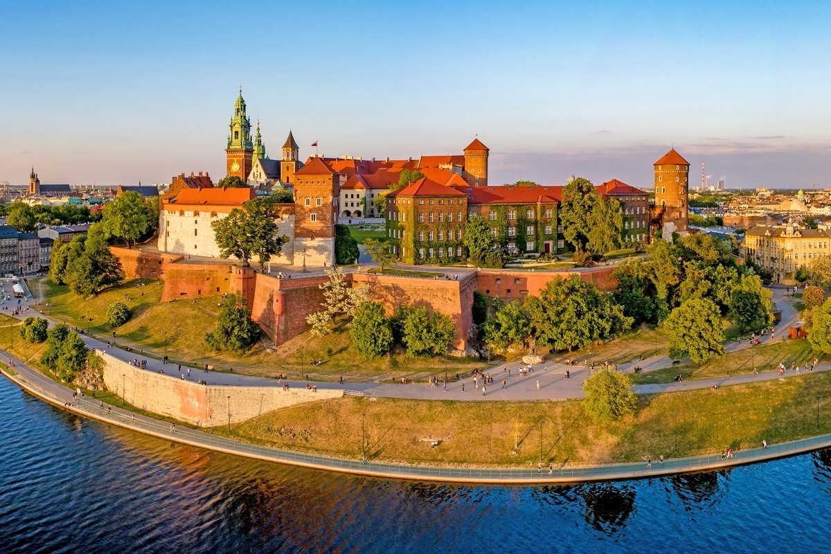 adobestock_204214782_krakow_1200x800.jpg