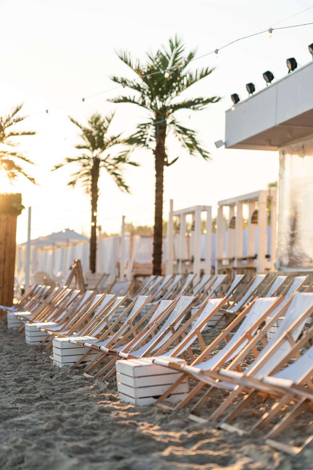 Strandstolar vid resorten